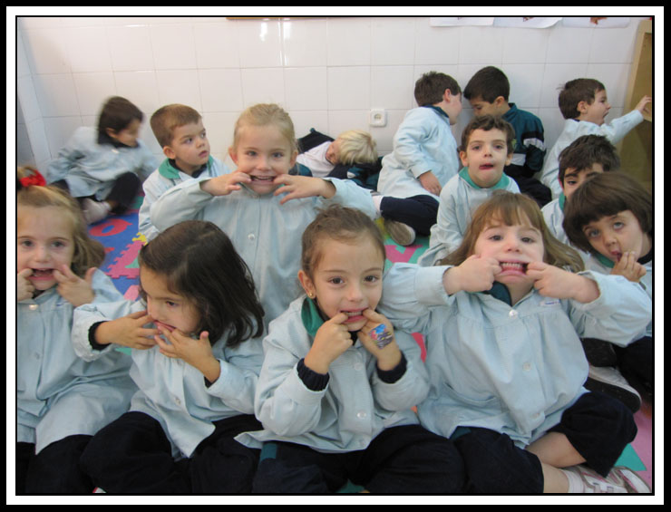 Four-year-olds demonstrating the word 'Mouth' the-word-mouth