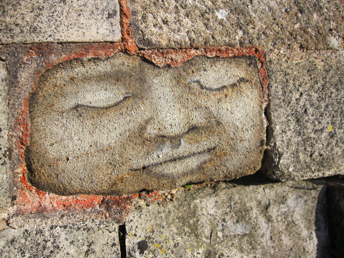 face drawn on the stone in Semur, France